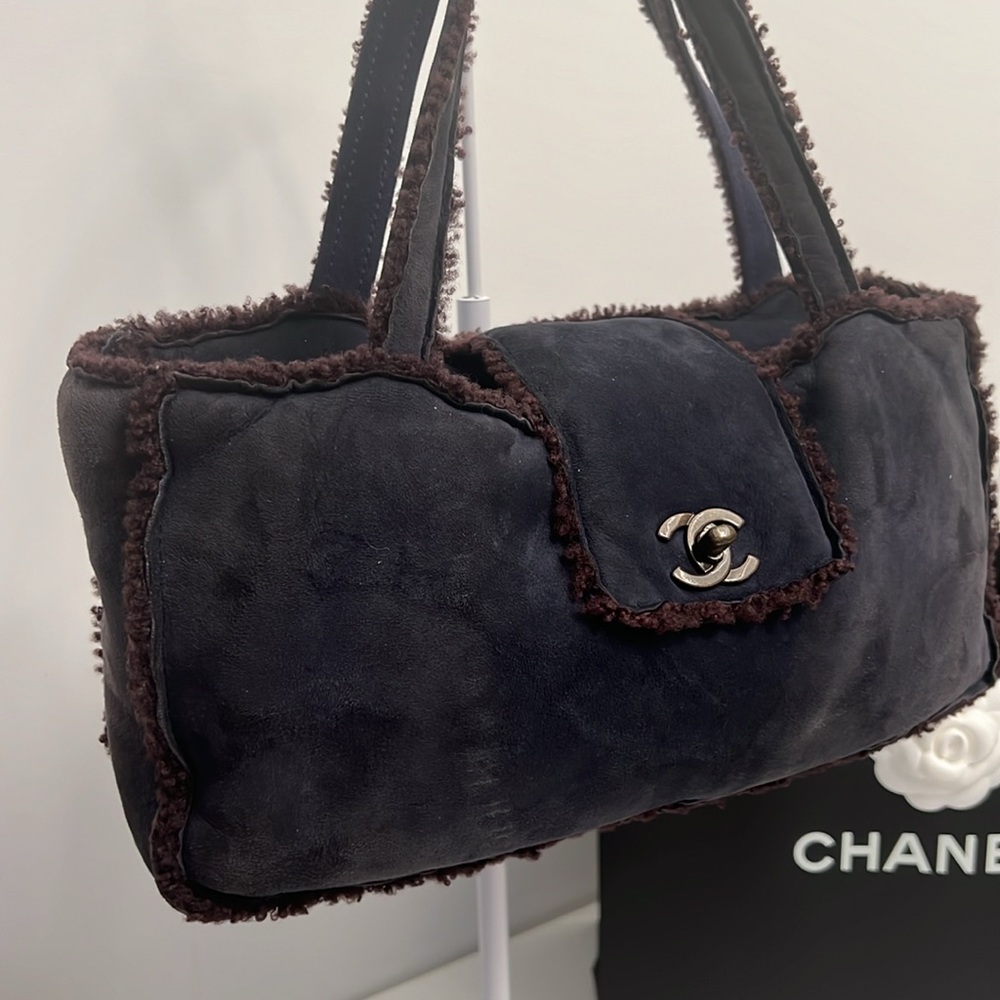 CHANEL Shearling Bag Navy Brown with gunmetal color Hardware 12.5”x6”x2.5” - Picture 4 of 12